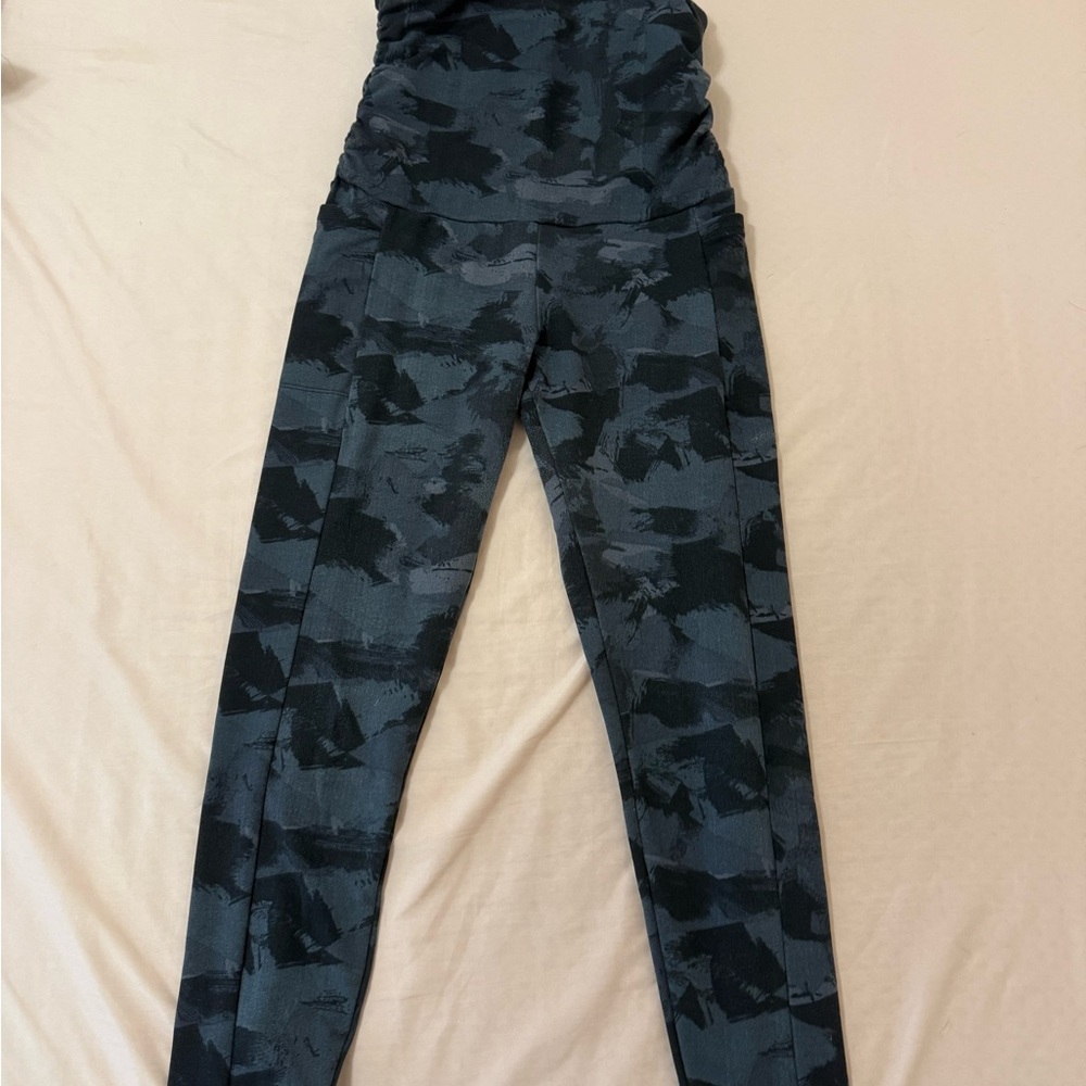Amazon Maternity Black and Gray Patterned Leggings
